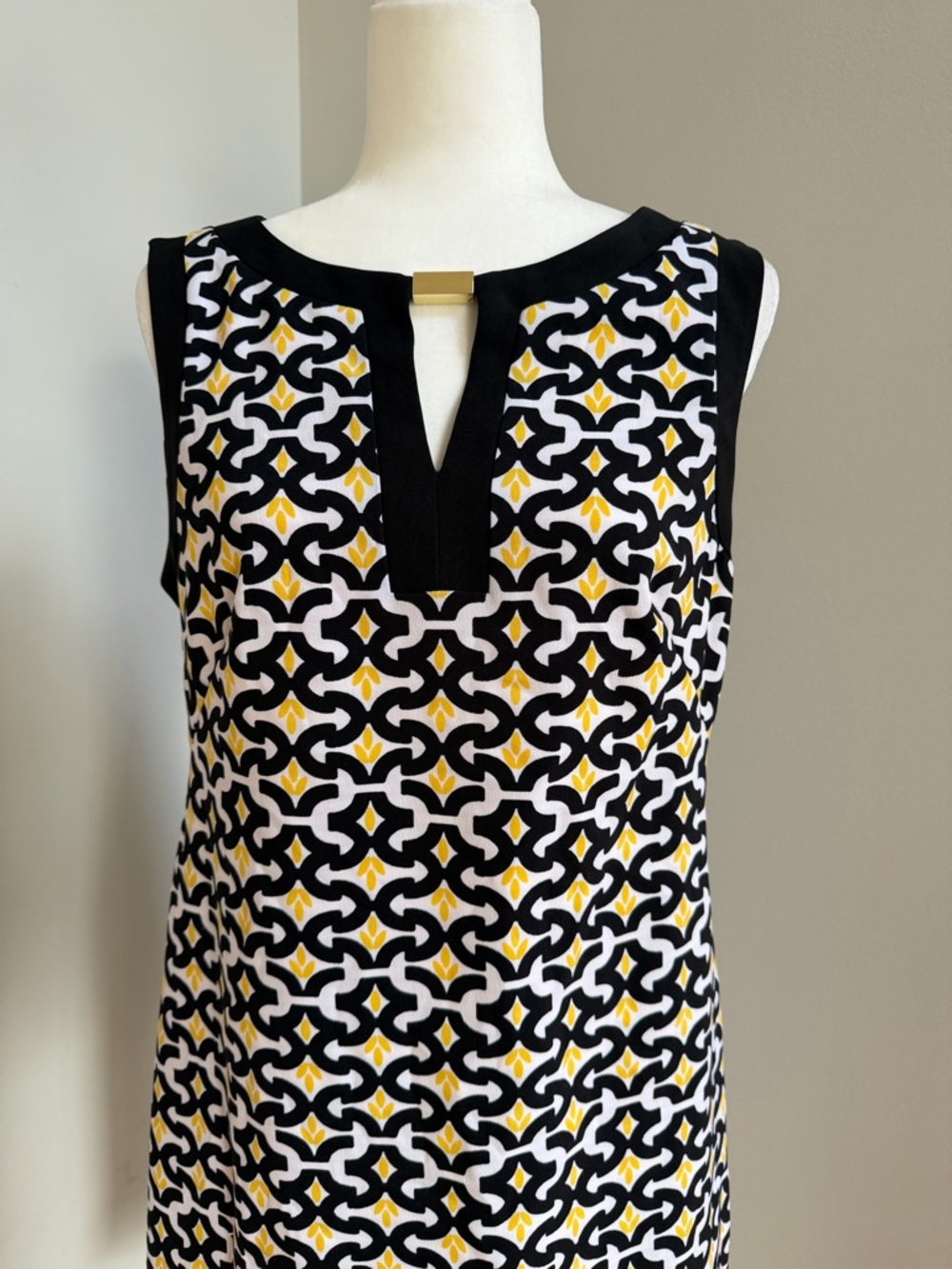 London Times Black, White & Yellow Geometric Shift Dress - Picture 2 of 9